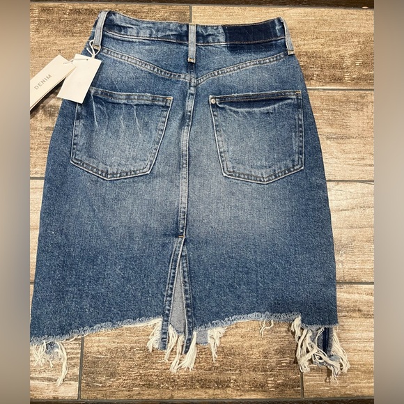 🩵H&M Distressed Medium Wash Denim Midi Skirt Women’s Size 0 NWT🩵 - Picture 10 of 11